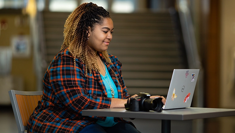 Leah Howard with a laptop