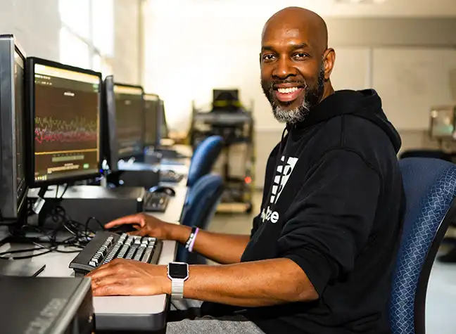 Student working in a computer lab