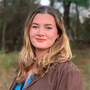 Dalila Hannibal posing